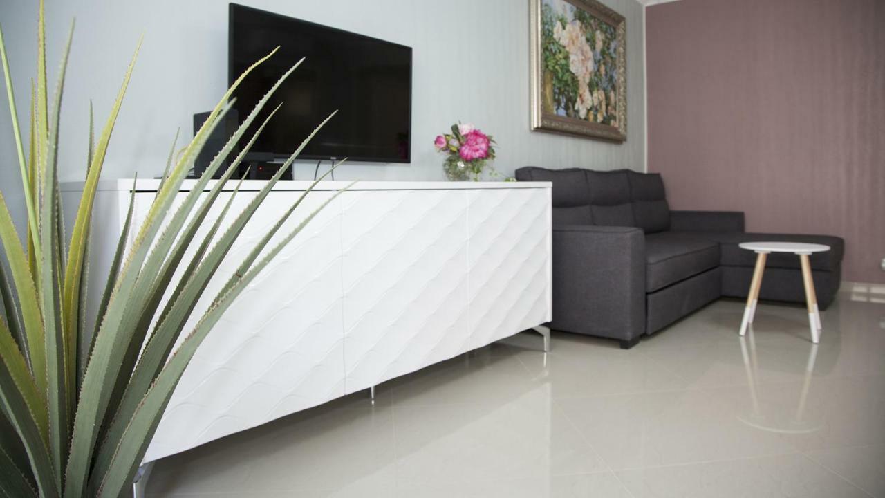 Big & Stylish 2 Flat *