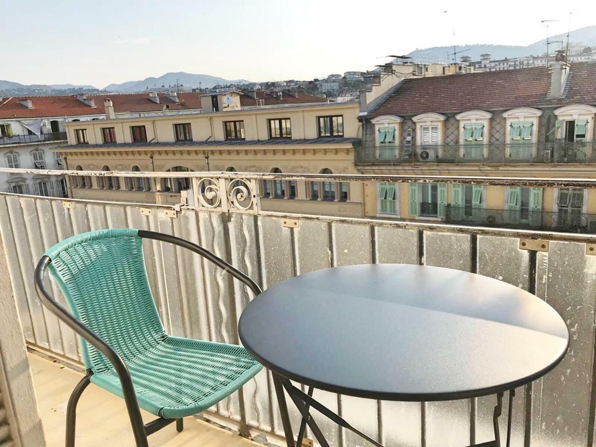 Notre Dame Apartment *