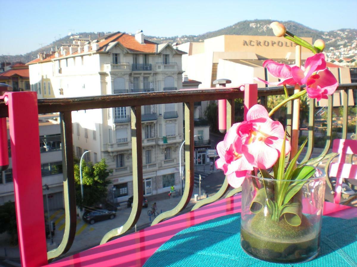 Le California Apartment *