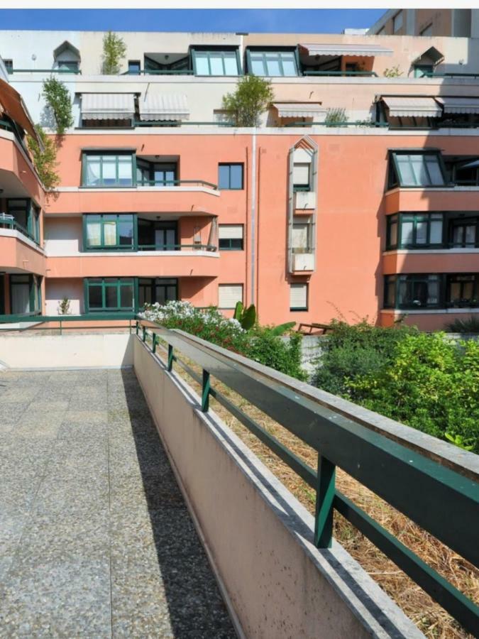 Apartment-avenue Des Fleurs - 06000 *