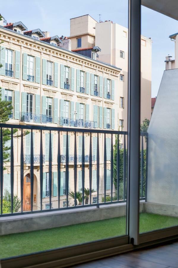 Luxurious In Heart Of Apartment