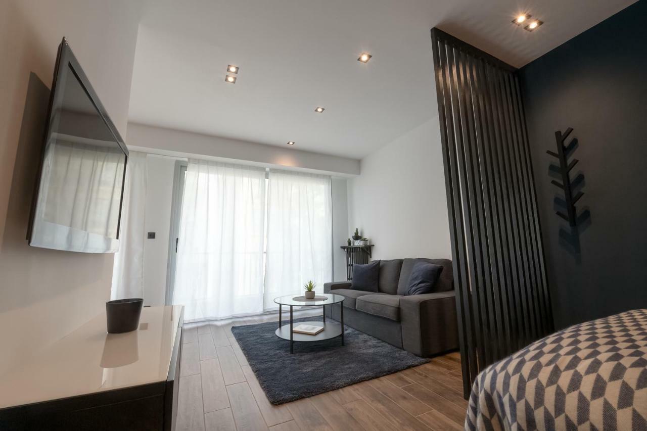Luxurious In Heart Of Apartment