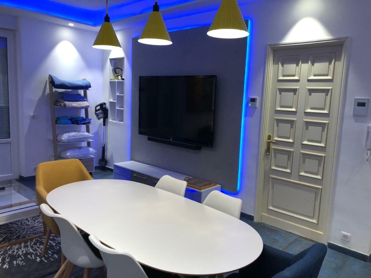 California Apartment *