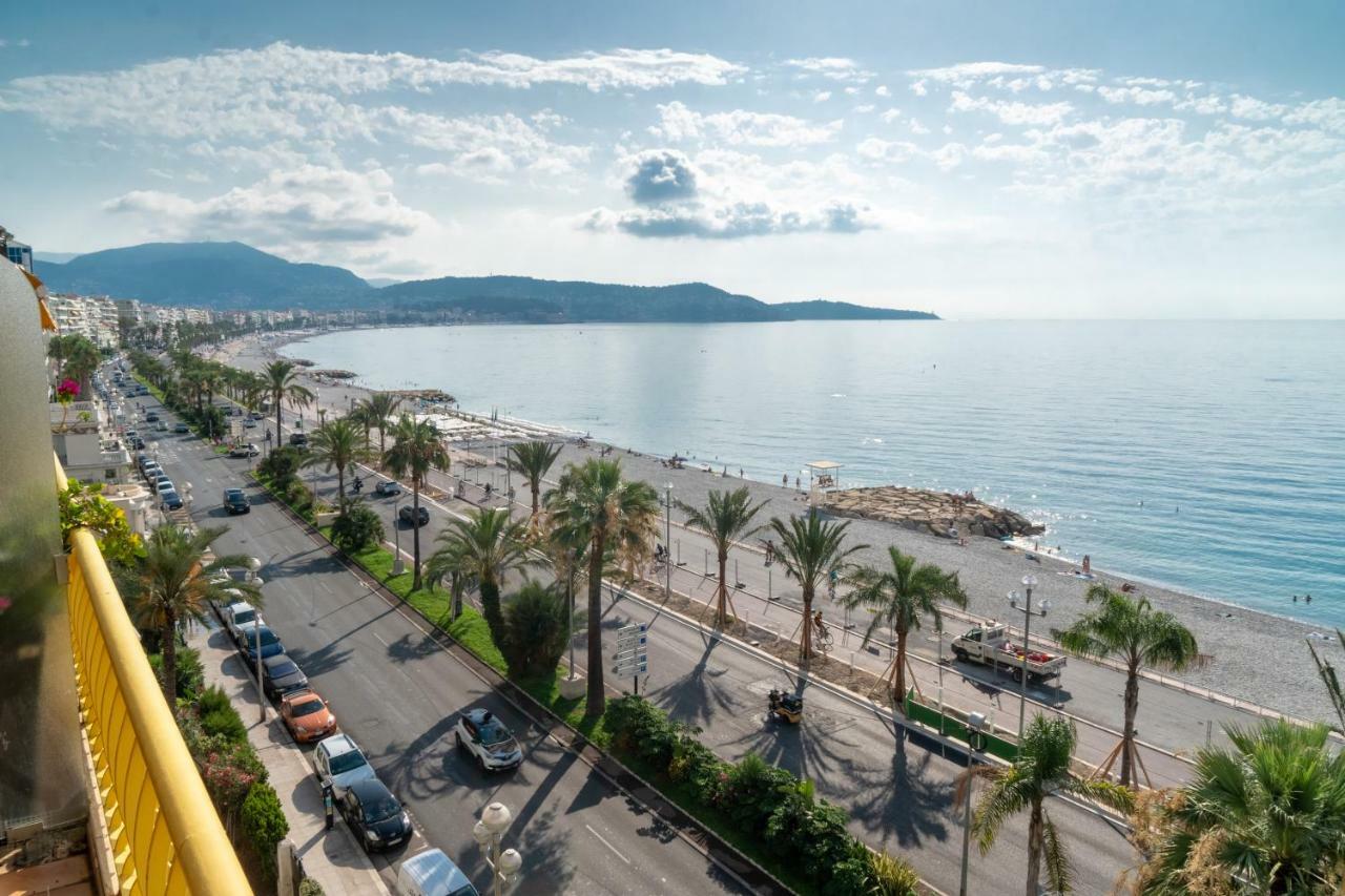 Beachfront Promenade Des Nice