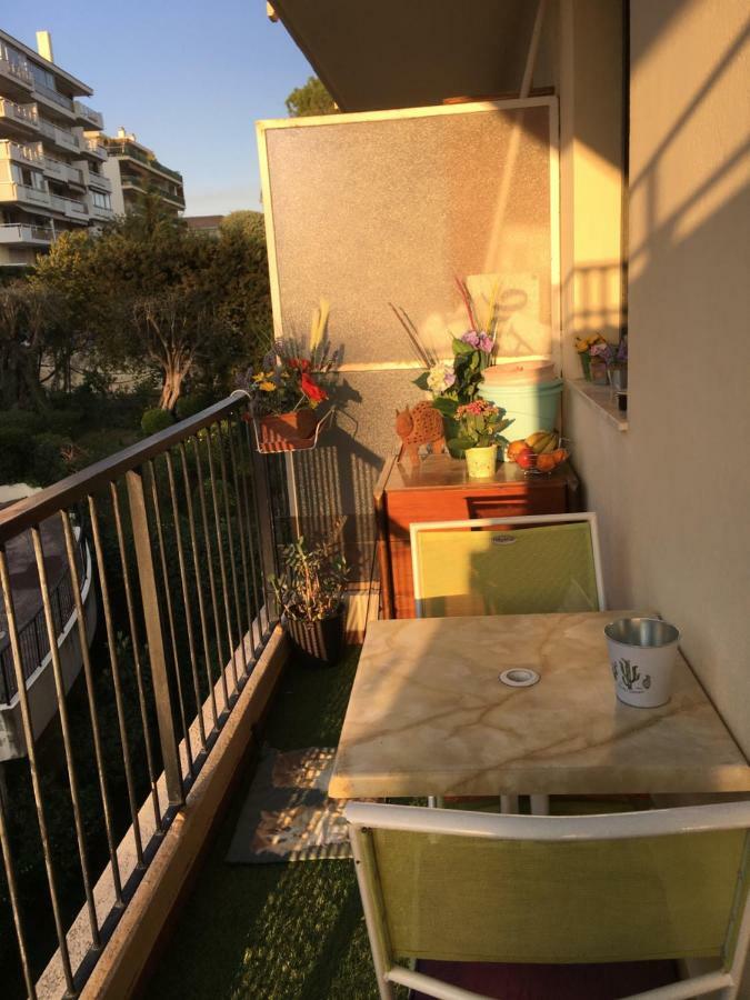 Standing Apartment *