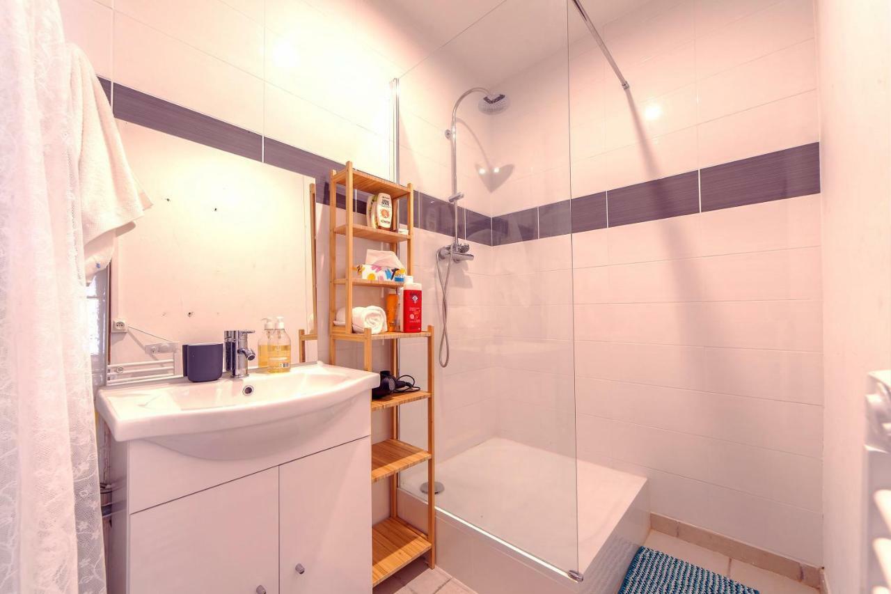 Apartment Lovely Large Familial In Nice, Minutes Walk To The Beach! *