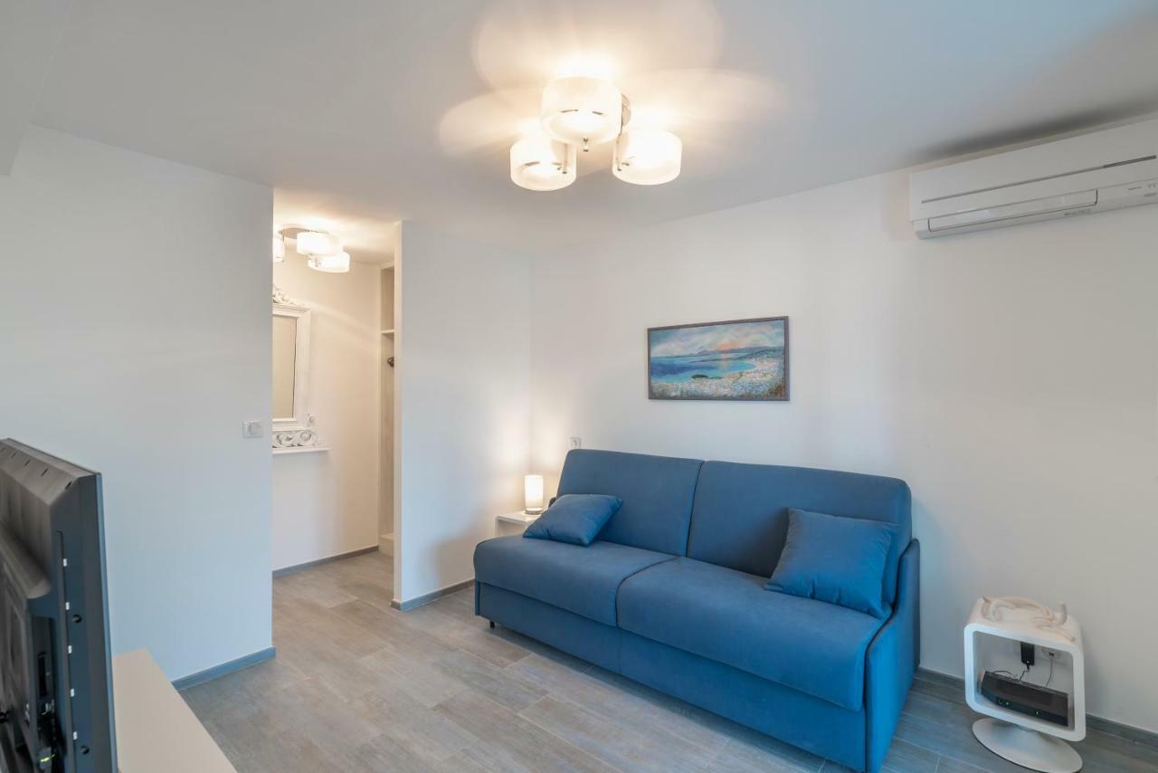 Chateau Des - Five Stars House