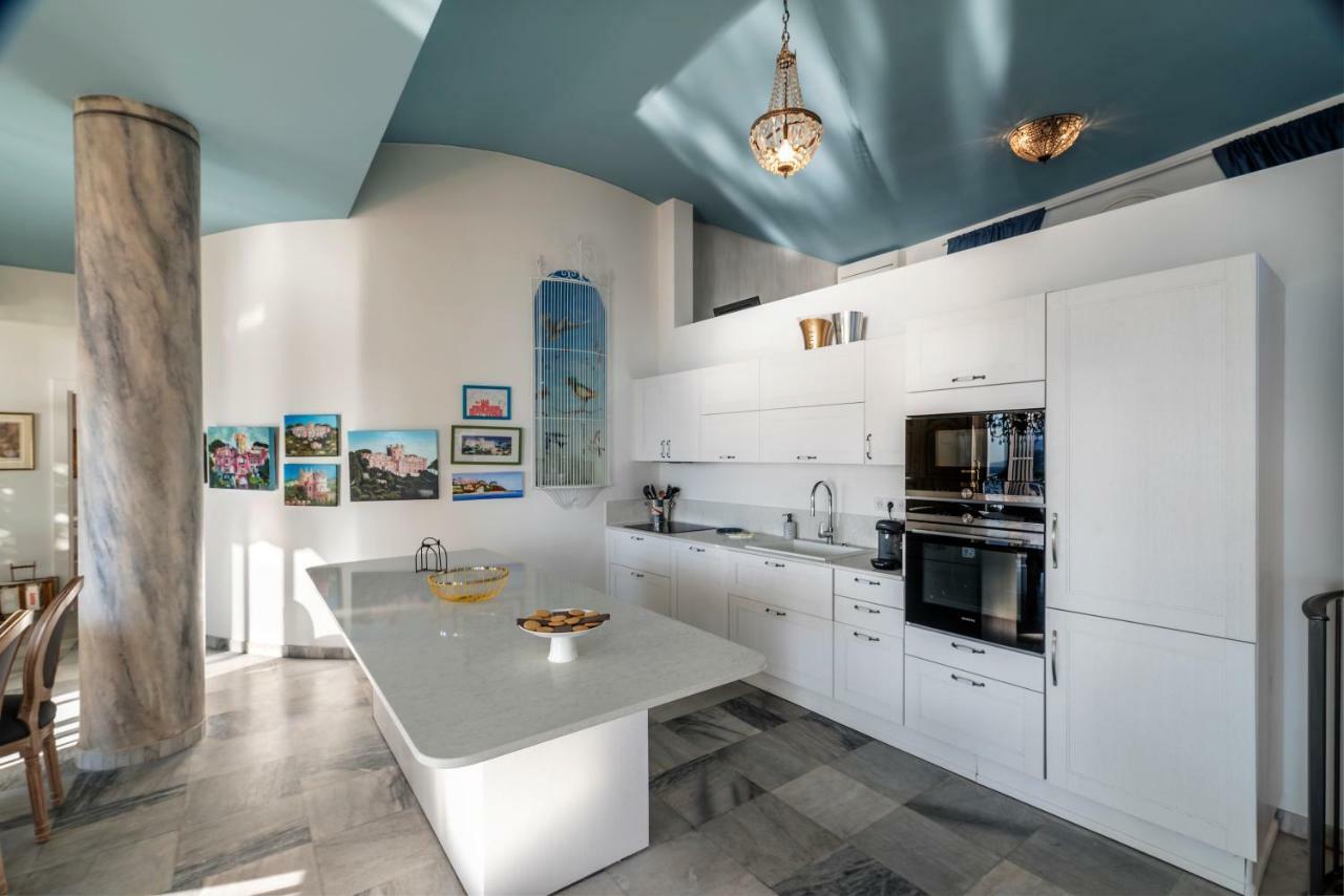 Chateau Des - Five Stars House *