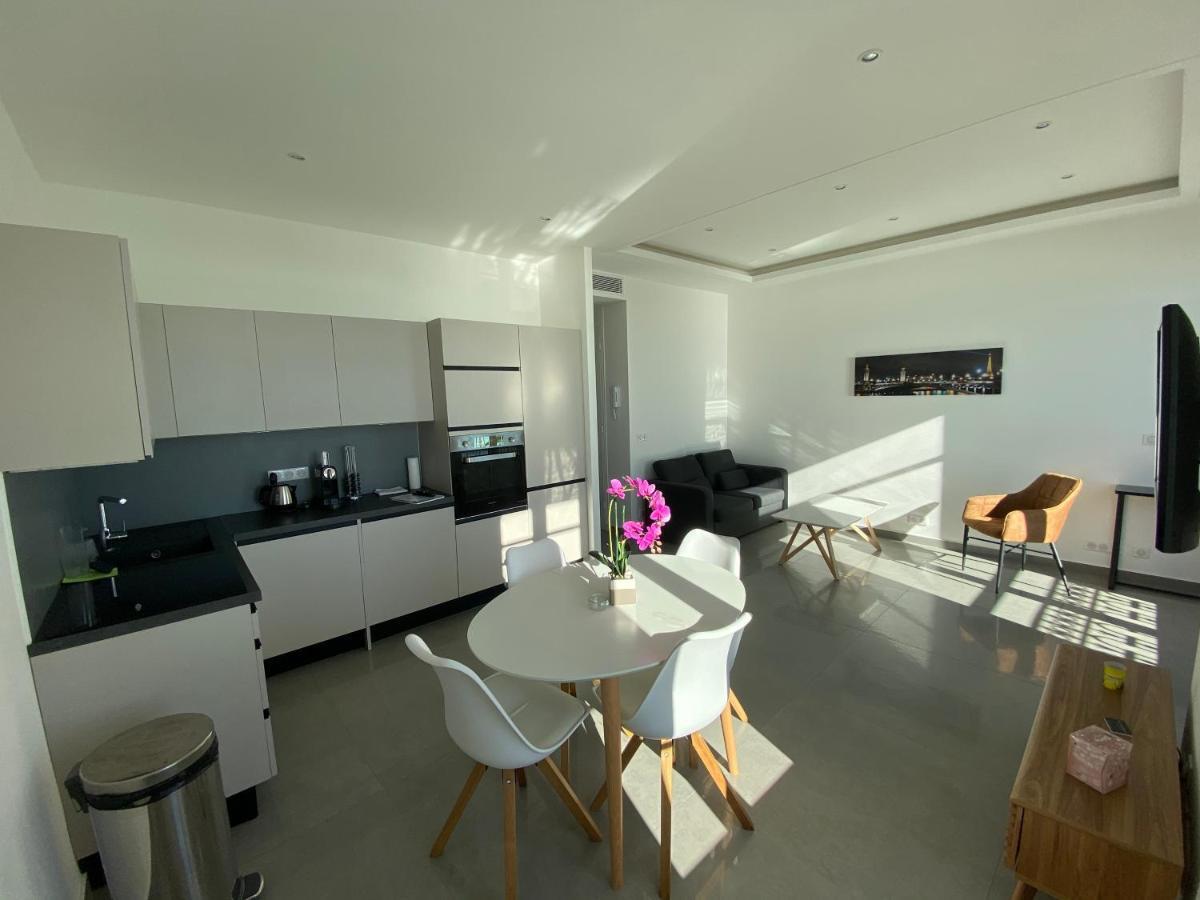 219 Promenade *