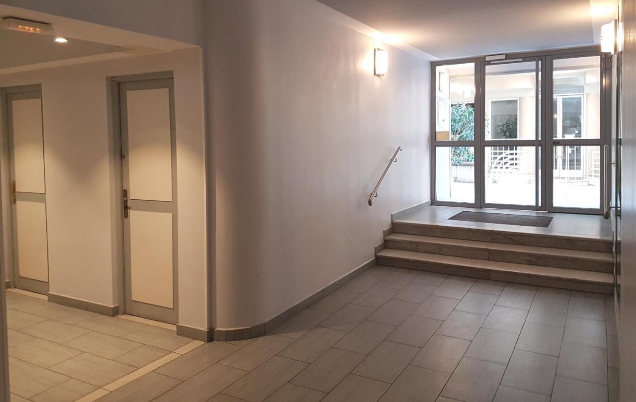 Centre - With Balcony And Stunning Sea View!