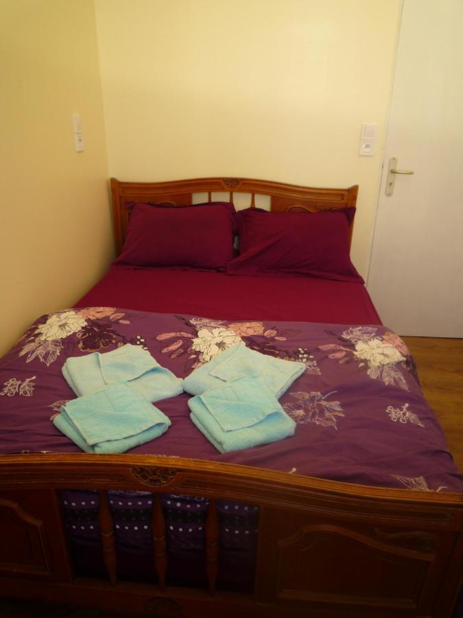 Lyonnais Hostel *