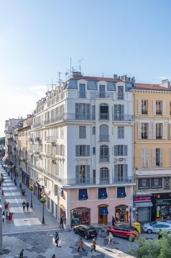 Le Dortoir Boutique Suites Hotel