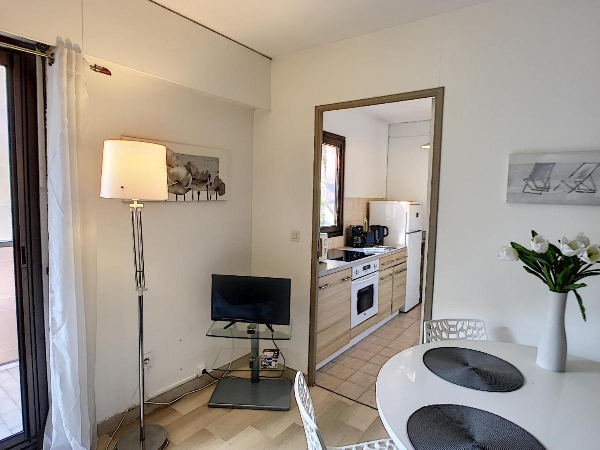 Nestor&jeeves - Rivoli Palm - Center - Very Close Sea