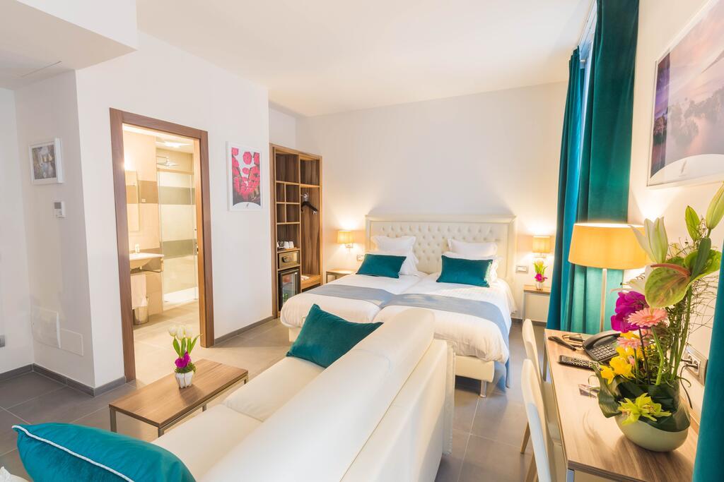 Azur Riviera Hotel 4*