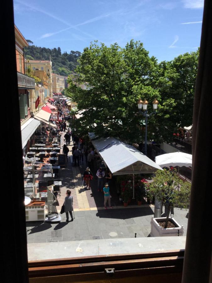 Bed & Breakfast With A Vue