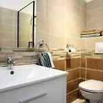 A Ensoleille Proche Centre Et Apartment *