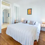 The Queen Apartment