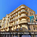 Nestor&Jeeves - Lavinia - Central - Close Sea