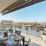 Luxury Beach Five Stars Holiday House
