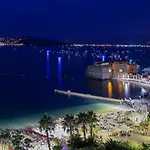 Les Pieds Dans L\'Eau