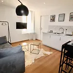 Lovely Renovated Studio Golden Square Pedestrian