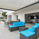 Splendid Villa With Pool And Seaview 20 Min Away From Nice Center - Welkeys