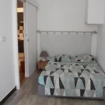 Apartment T2 Entierement Equipe, Proche Toutes Commodites
