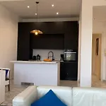 Apartment Spacious 3 Bedroom Flat Center - Magnificent View Nice