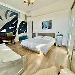 Spacious 3 Bedroom Flat Center - Magnificent View Apartment