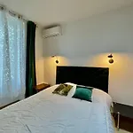 Spacious 3 Bedroom Flat Center - Magnificent View *