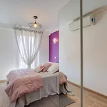 Friendly & Designed Apartment In The Golden Square