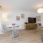 Large 2 Bdr At Nice Port