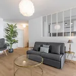 Large 2 Bdr At Nice Port