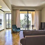 Balcon Vue Coulee Verte. Luxe Plein Coeur De Nice