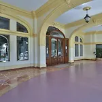 Balcon Vue Coulee Verte. Luxe Plein Coeur De Nice