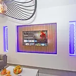 Luxury Garden Jacuzzi Promenade