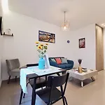 Le Petit Balcon By Booking Guys