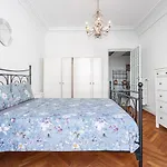Wonderful And Bright Apartment Close To Everything