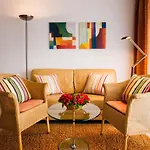 Ferienwohnung Les Oliviers Ueber Den Daechern Von Nizza Ruhig Sonnig Meerblick Pool Tiefgarage Parkplatz