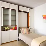 Ferienwohnung Les Oliviers Ueber Den Daechern Von Nizza Ruhig Sonnig Meerblick Pool Tiefgarage Parkplatz