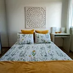 Private In Renovated - Tram 1 Min Walk Homestay *