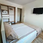 Private In Renovated - Tram 1 Min Walk Homestay *