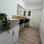 Private In Renovated - Tram 1 Min Walk