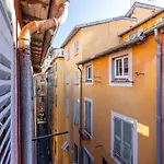 Spacious 2 Bdr Old Town Heart