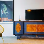Elegant, Spacious, Central Apartment