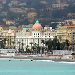 Luxurious 2 bedrooms on Promenades des Anglais