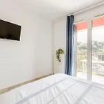 Private In Renovated - Tram 1 Min Walk