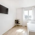 Homestay Private In Renovated - Tram 1 Min Walk