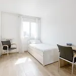 Private In Renovated - Tram 1 Min Walk Homestay