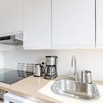 Private In Renovated - Tram 1 Min Walk Homestay *